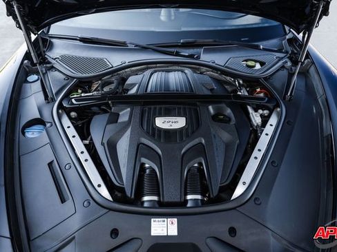 Used 2018 Porsche Panamera 4S image 32