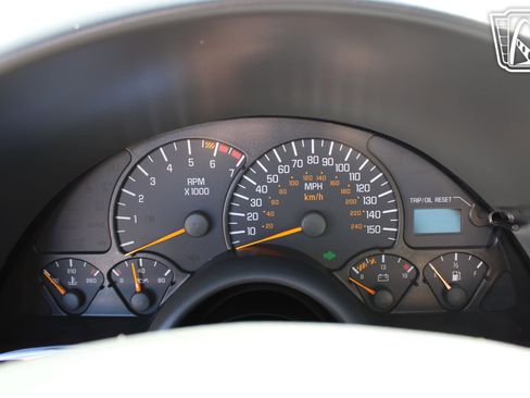 Used 1999 Pontiac Firebird Formula w/ Security Pkg RWD image 13