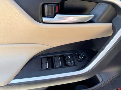 Used 2022 Toyota RAV4 XLE Premium AWD/4WD image 10