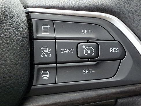 Certified 2023 Jeep Grand Cherokee Limited AWD/4WD image 22