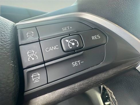 Used 2023 Jeep Grand Cherokee 4WD 4xe image 15