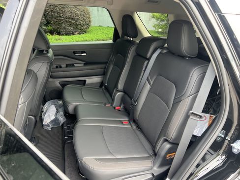 New 2026 Nissan Pathfinder SL FWD image 15