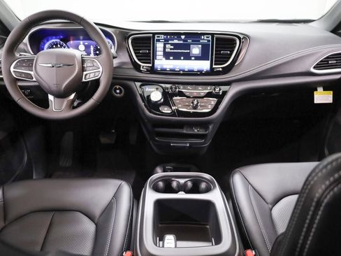 New 2026 Chrysler Pacifica Select image 18