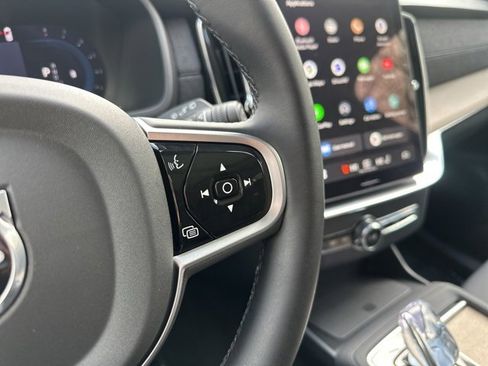 Certified 2025 Volvo XC90 B6 Plus image 29