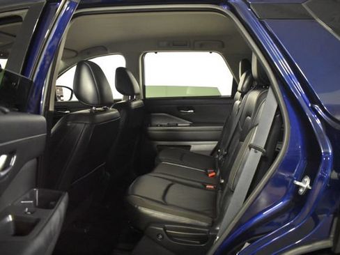 Used 2022 Nissan Pathfinder SL w/ SL Black Package AWD/4WD image 32