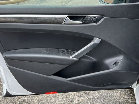 Used 2018 Volkswagen Passat 2.0T SEL Premium FWD image 14