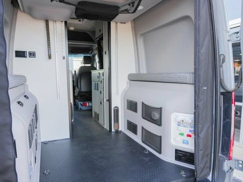 Used 2021 Mercedes-Benz Sprinter 2500 image 48