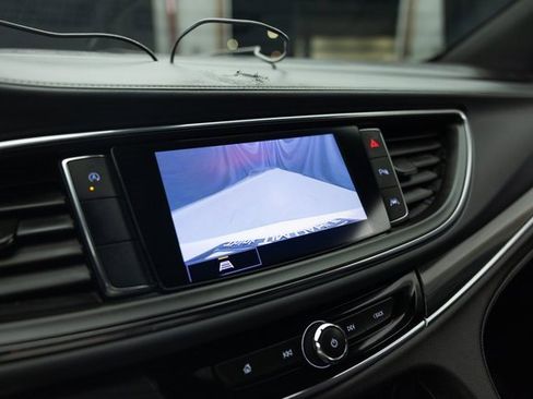 Used 2022 Buick Enclave Essence image 26