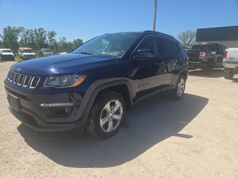 Used 2017 Jeep Compass Latitude w/ Popular Equipment Group AWD/4WD image 4