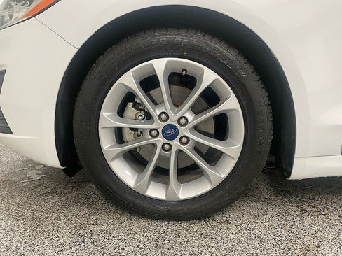 Used 2020 Ford Fusion SE image 27