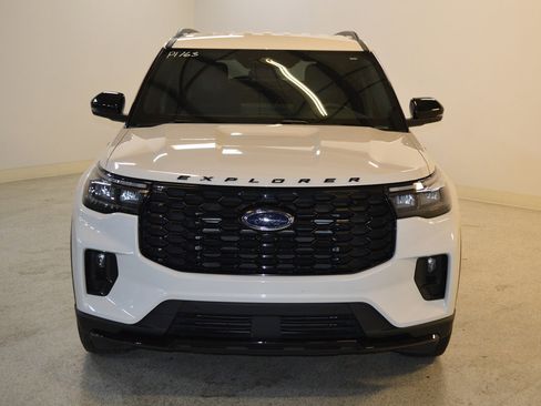 Certified 2025 Ford Explorer ST-Line image 8