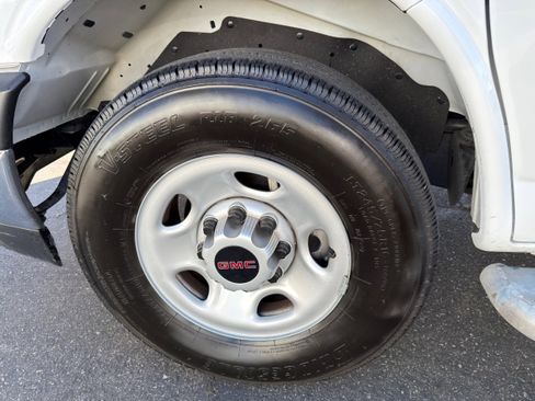 Used 2024 GMC Savana 2500 w/ Driver Convenience Package image 32