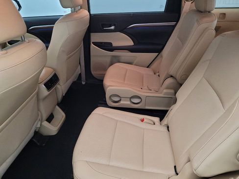Used 2019 Toyota Highlander Limited image 18