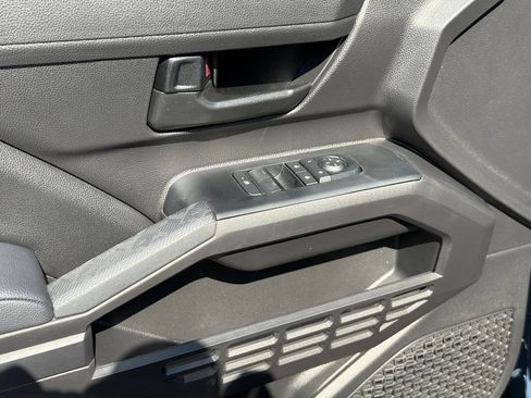 Certified 2025 Toyota Tacoma SR AWD/4WD image 10