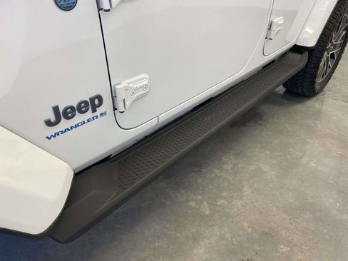 Used 2024 Jeep Wrangler High Altitude AWD/4WD image 10