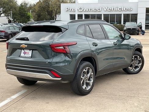 Used 2025 Chevrolet Trax LT w/ LT Convenience Package image 5
