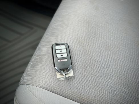 Used 2018 Honda Odyssey LX image 17