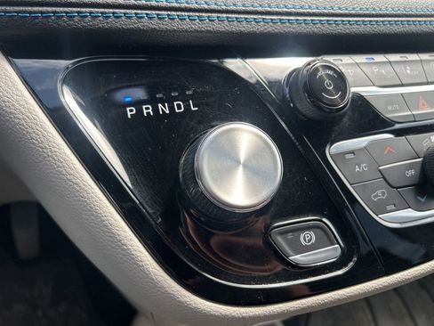 Used 2021 Chrysler Pacifica Touring-L w/ Premium & Safety Sphere Group FWD image 29