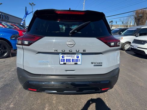 Used 2023 Nissan Rogue SV w/ SV Premium B Package image 9