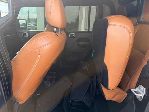 Used 2022 Jeep Gladiator Sport AWD/4WD image 6