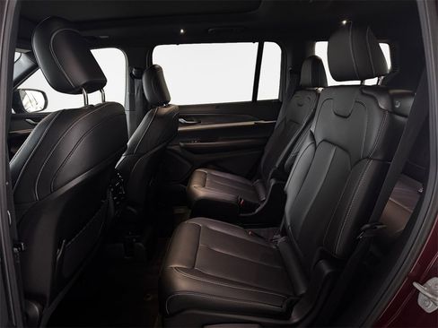 Used 2025 Jeep Grand Cherokee L Limited w/ Luxury Tech Group II image 24