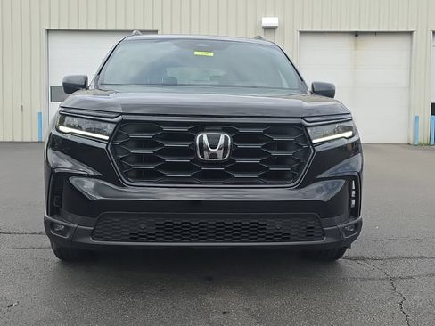 Used 2025 Honda Pilot Sport image 2