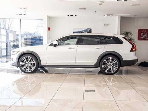 Used 2023 Volvo V90 B6 Cross Country Ultimate w/ Climate Package image 6