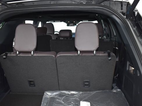 New 2026 Ford Explorer Platinum image 13