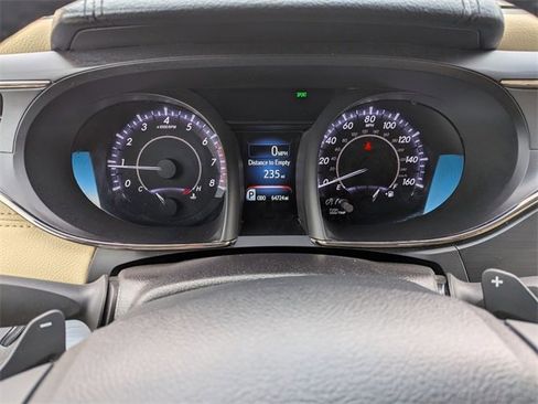 Used 2017 Toyota Avalon XLE Premium image 12