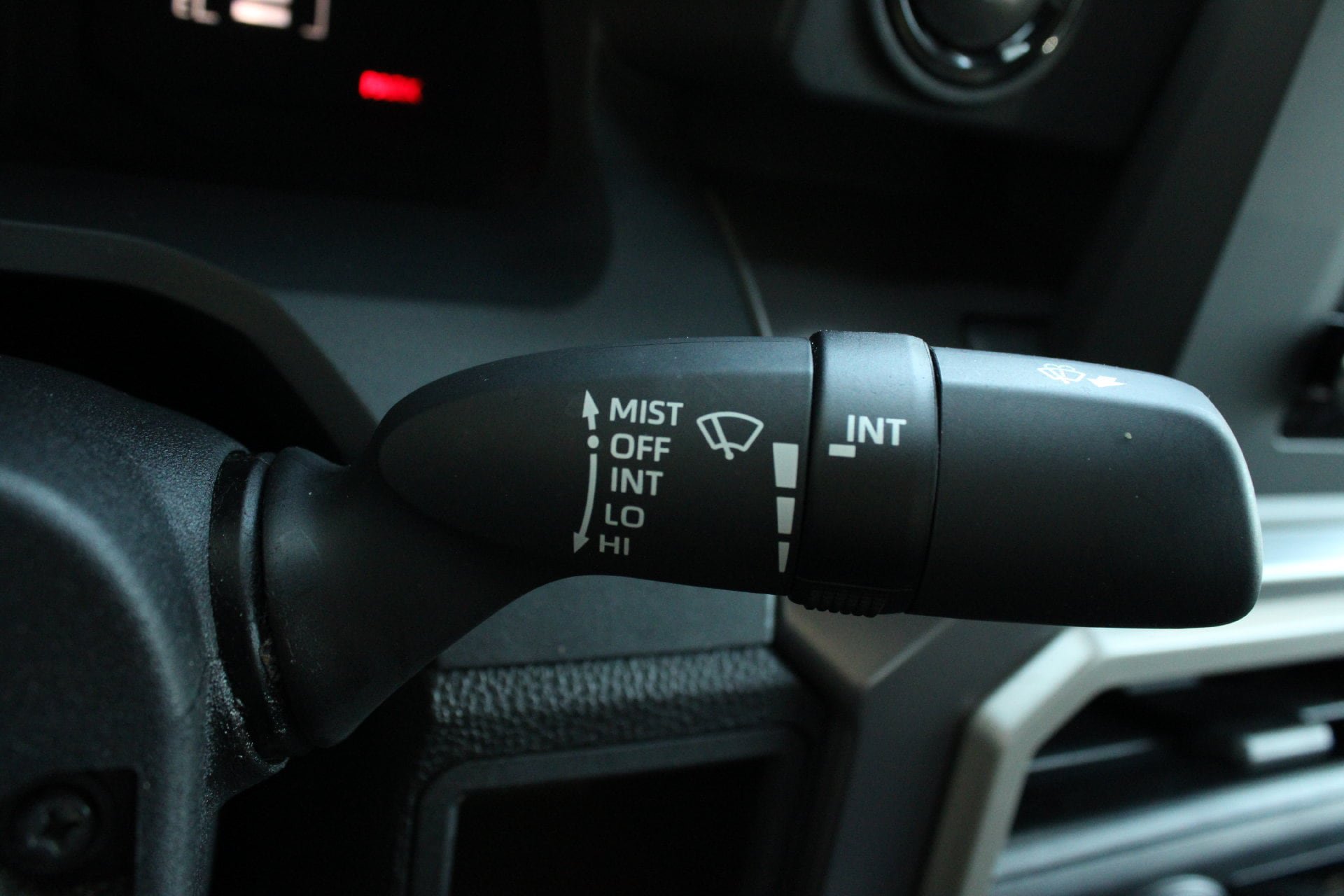 Used 2025 Toyota Tacoma SR5 AWD/4WD image 31