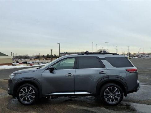 New 2026 Nissan Pathfinder Platinum image 4