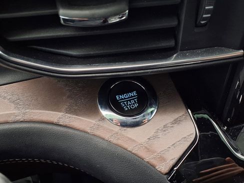 Used 2022 Ford Explorer Platinum w/ Technology Package image 19