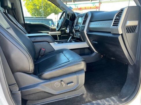 Used 2017 Ford F250 Lariat w/ Chrome Package image 13