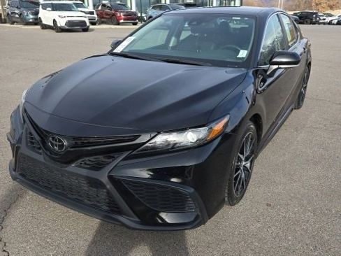 Used 2024 Toyota Camry SE image 2