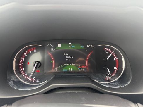 Used 2025 Toyota RAV4 XLE AWD/4WD image 18