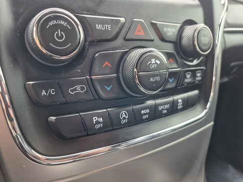 Used 2018 Jeep Grand Cherokee Limited image 22