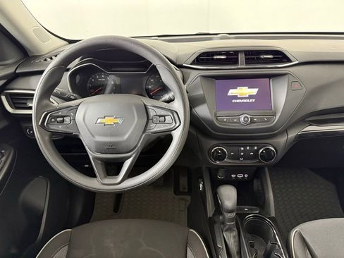 Used 2023 Chevrolet TrailBlazer LS FWD image 3