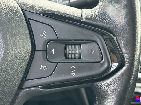 Used 2022 Chevrolet Bolt EUV Premier w/ Sun & Sound Package image 38