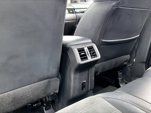 Used 2020 Mitsubishi Outlander SE image 33