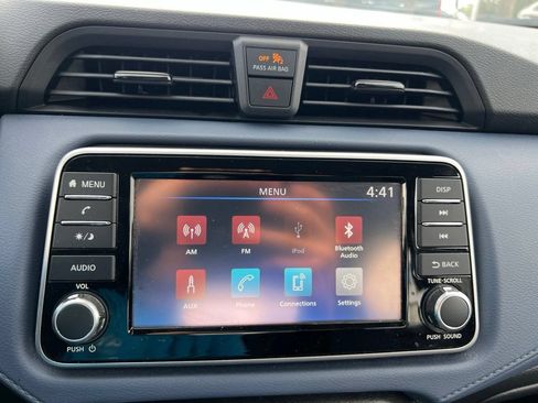 Used 2024 Nissan Versa SV FWD image 21