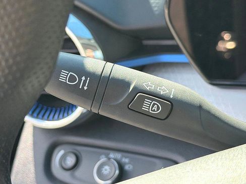 Used 2025 Chevrolet Trax LT image 17