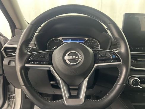 Used 2023 Nissan Altima 2.5 SV w/ SV Premium Package AWD/4WD image 11