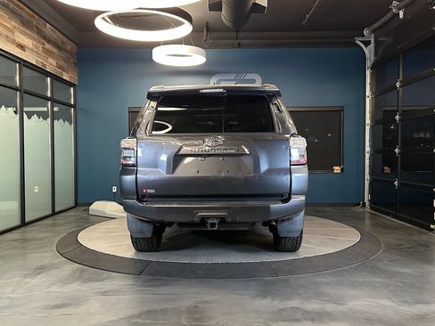 Used 2020 Toyota 4Runner SR5 Premium w/ Moonroof Package AWD/4WD image 4