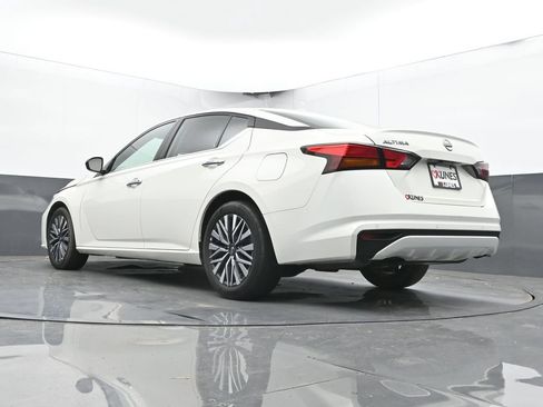 Used 2025 Nissan Altima 2.5 SV FWD image 49