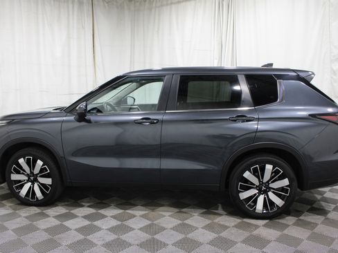 Used 2025 Mitsubishi Outlander SE AWD/4WD image 35