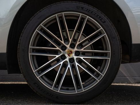 Certified 2026 Porsche Macan AWD/4WD image 13