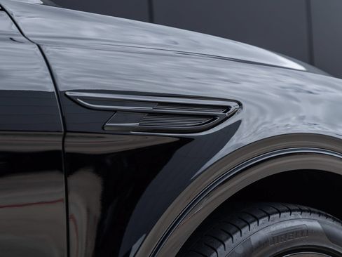 Used 2023 Bentley Bentayga AWD/4WD image 18