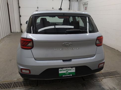 Used 2023 Hyundai Venue SE image 6