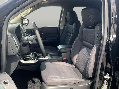 Certified 2022 Nissan Frontier SV w/ Technology Package RWD image 8