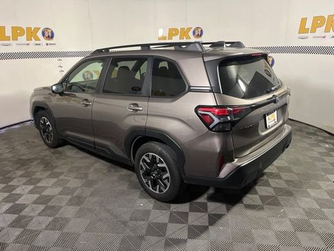 Used 2025 Subaru Forester Premium AWD/4WD image 5